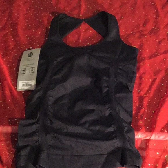 Women’s workout top - Picture 6 of 6